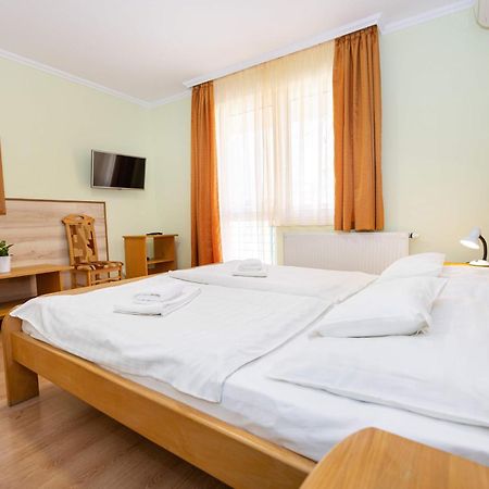 Belvarosi Panzio Debrecen Exterior foto