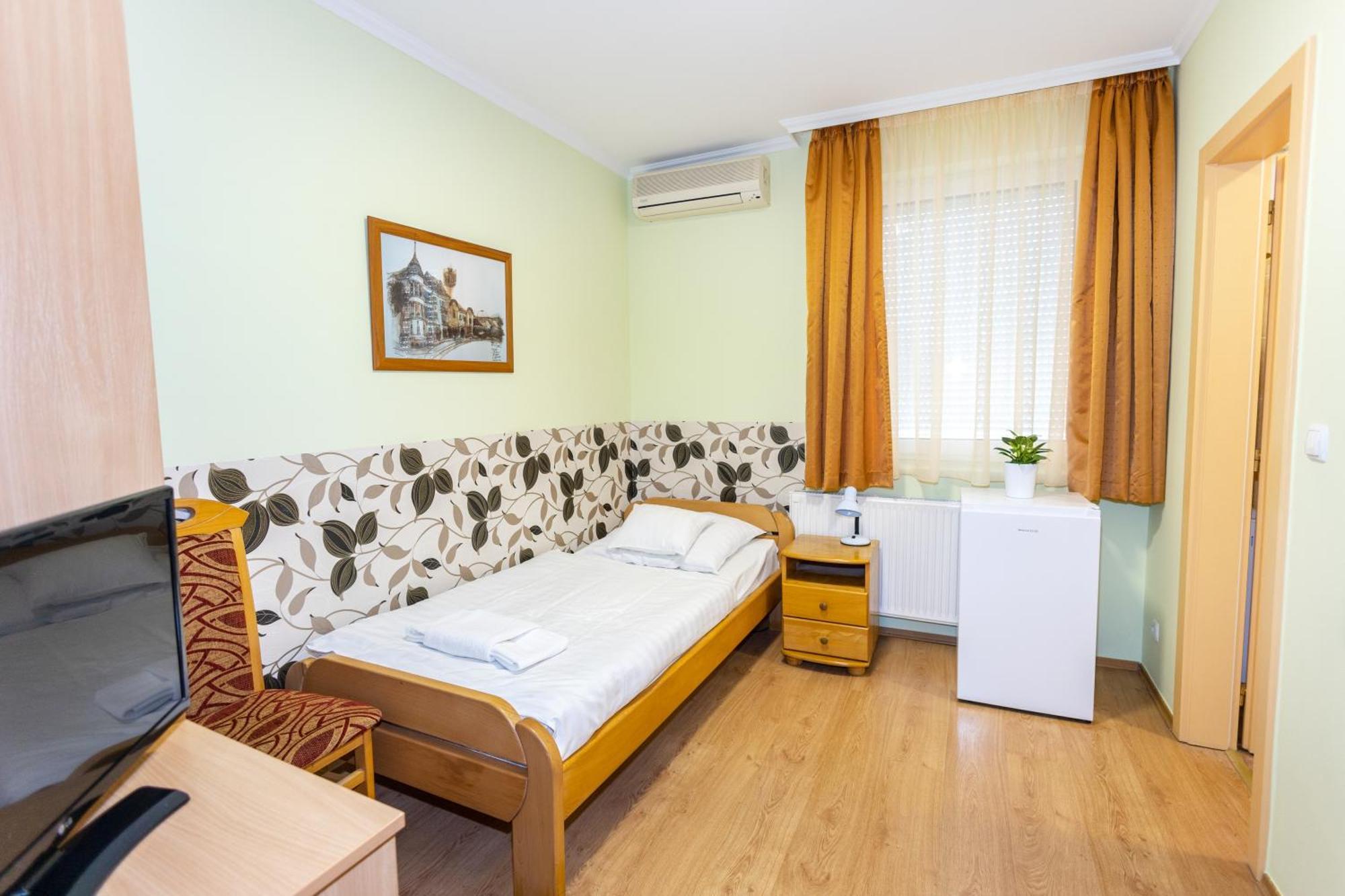 Belvarosi Panzio Debrecen Exterior foto