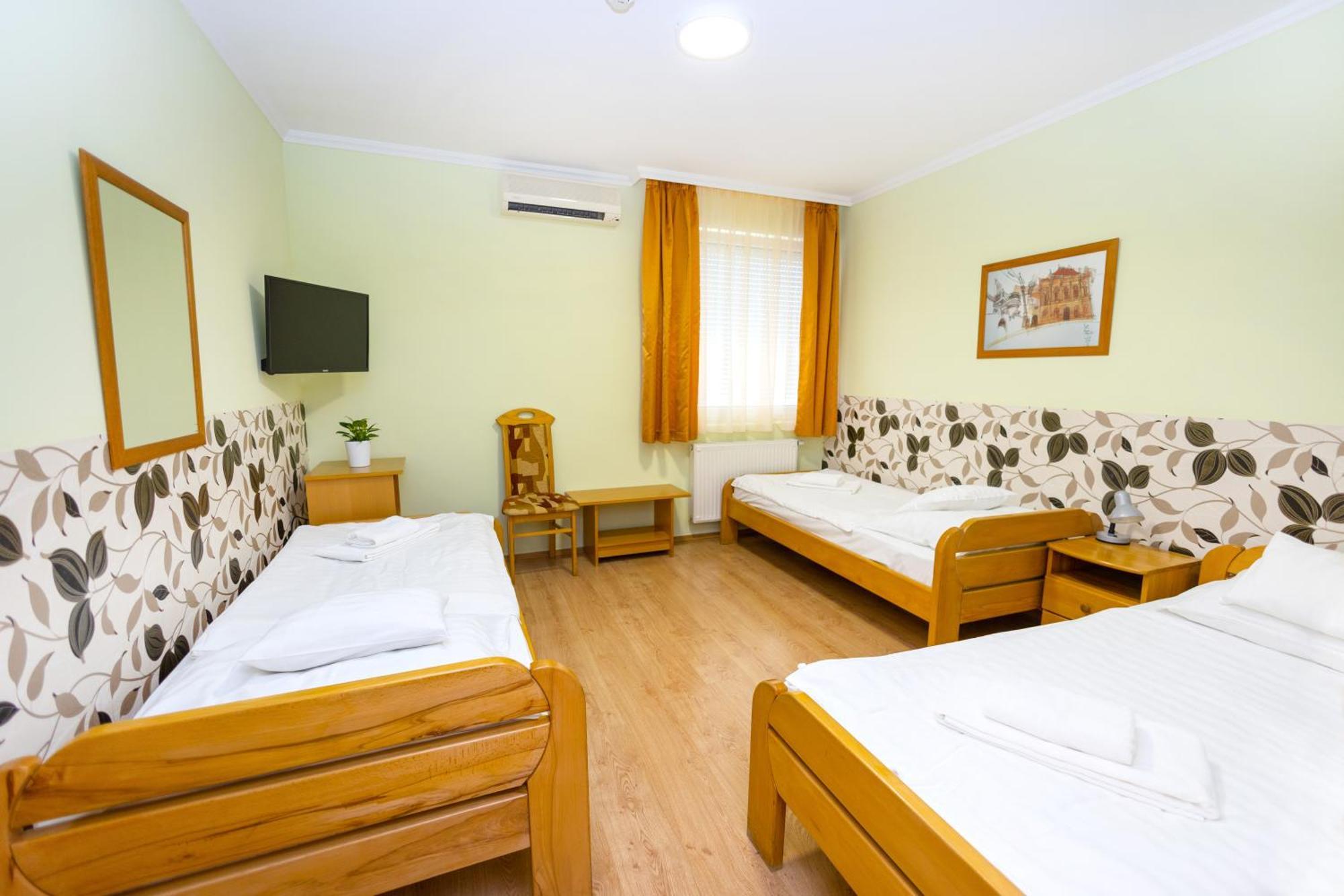 Belvarosi Panzio Debrecen Exterior foto