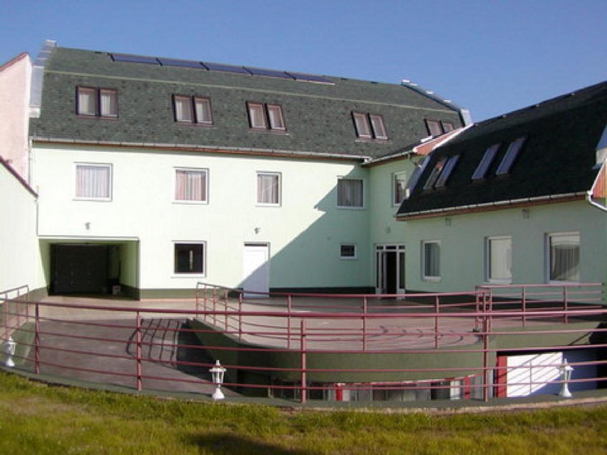 Belvarosi Panzio Debrecen Exterior foto